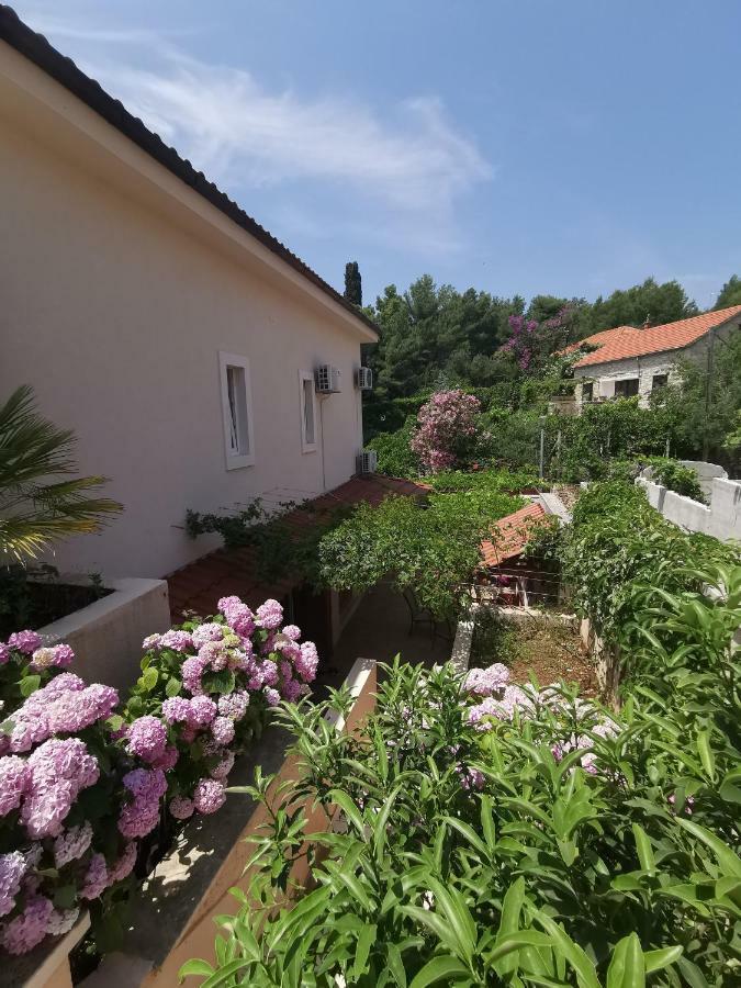 Villa V&D Milna  Kültér fotó